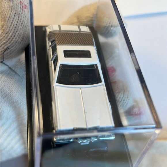 🙌 NWT Gucci x Hot Wheels Cadillac Seville Die-Cast Model Collectible - Picture 8 of 15